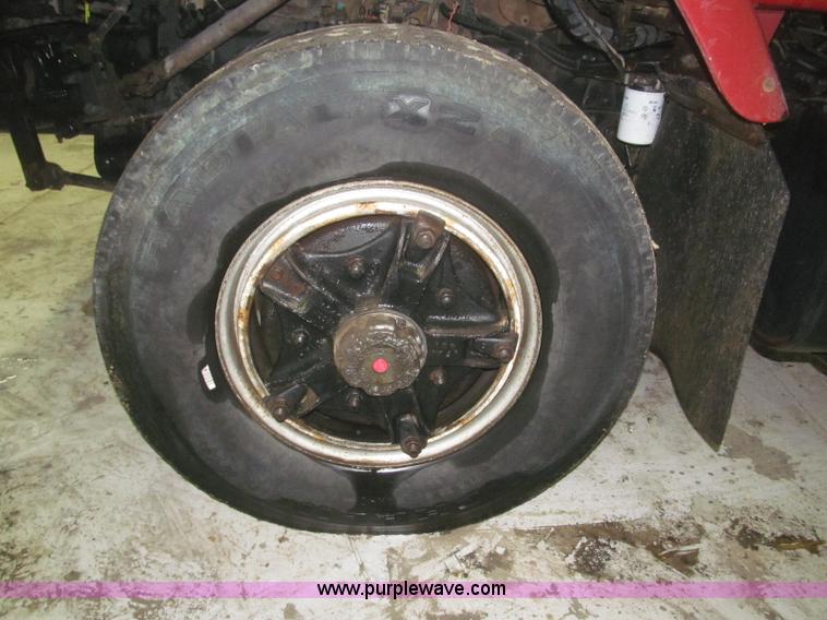 image for item F7206 1989 International F2674 silage truck