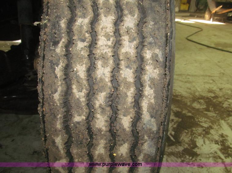 image for item F7206 1989 International F2674 silage truck