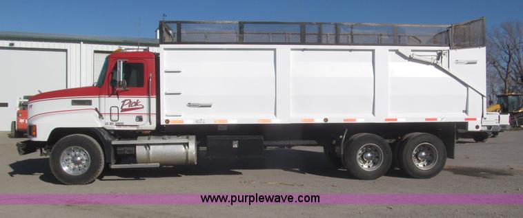 image for item F7207 1992 Mack CH613 silage truck