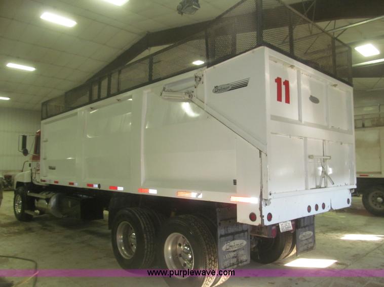 image for item F7207 1992 Mack CH613 silage truck