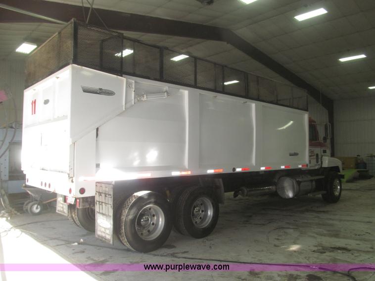 image for item F7207 1992 Mack CH613 silage truck