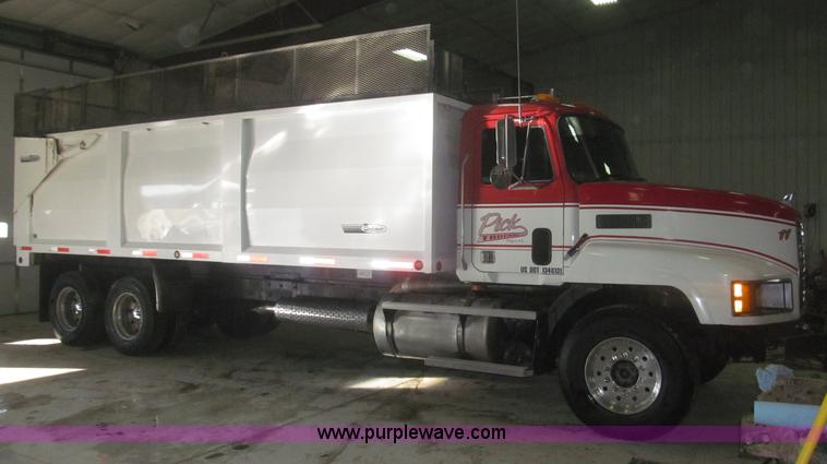 image for item F7207 1992 Mack CH613 silage truck