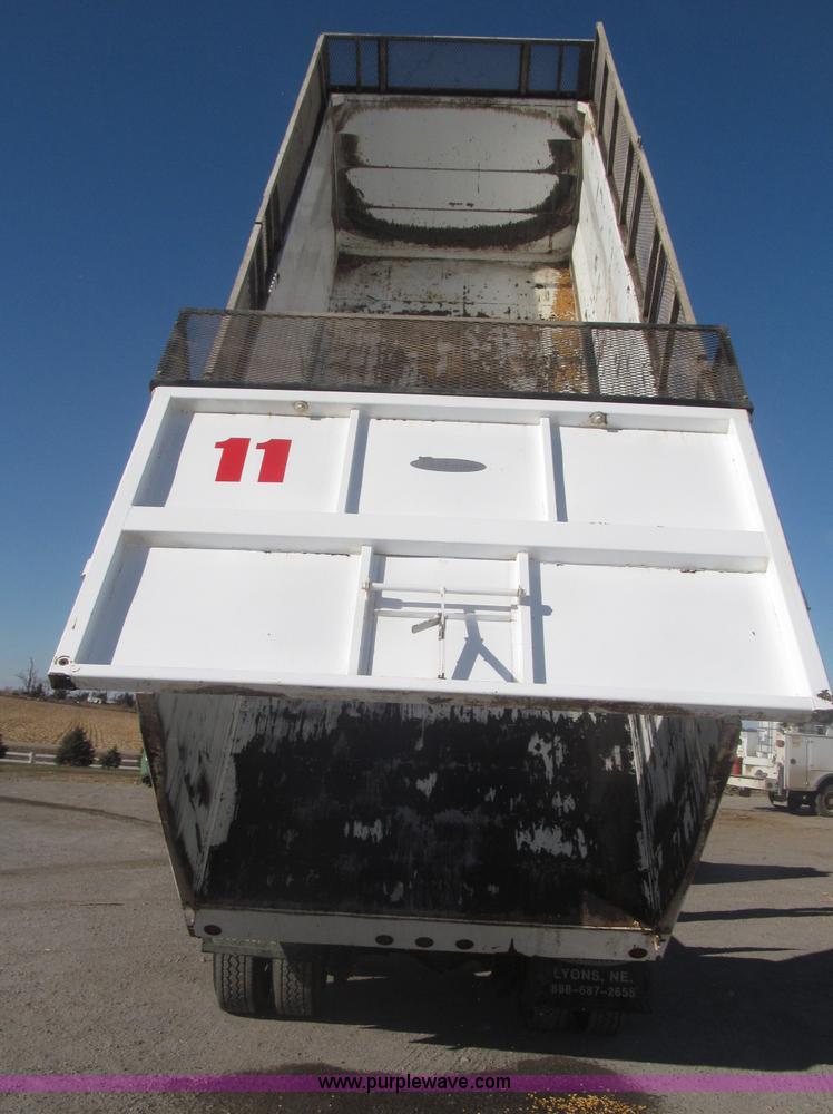 image for item F7207 1992 Mack CH613 silage truck