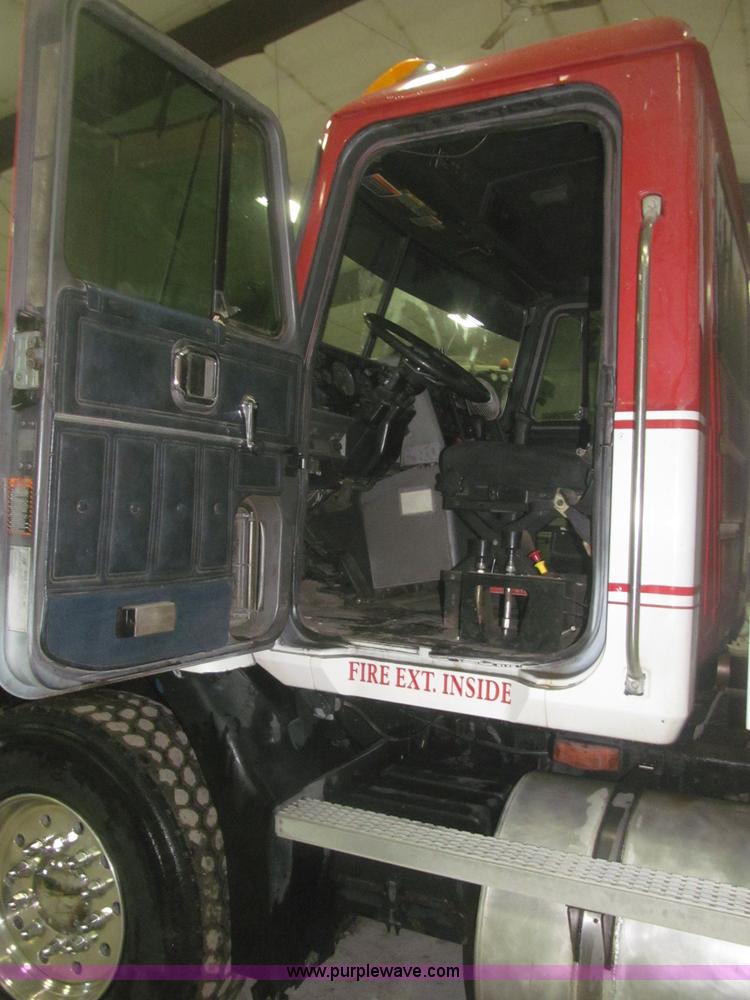 image for item F7207 1992 Mack CH613 silage truck