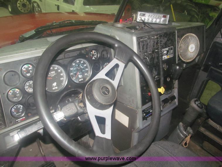 image for item F7207 1992 Mack CH613 silage truck