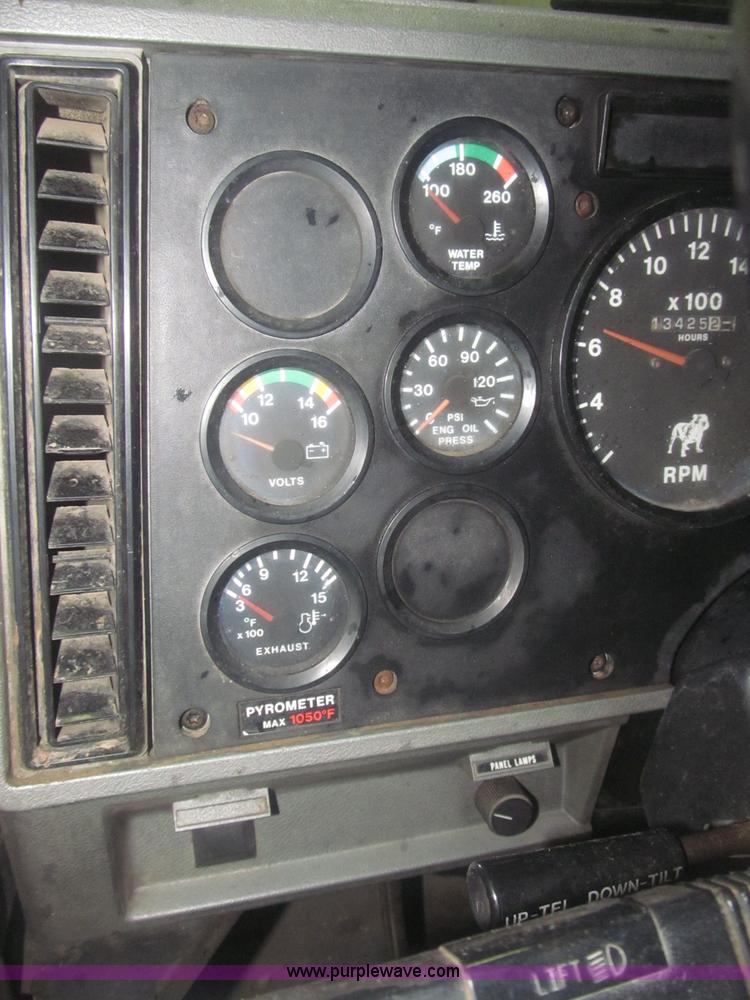 image for item F7207 1992 Mack CH613 silage truck