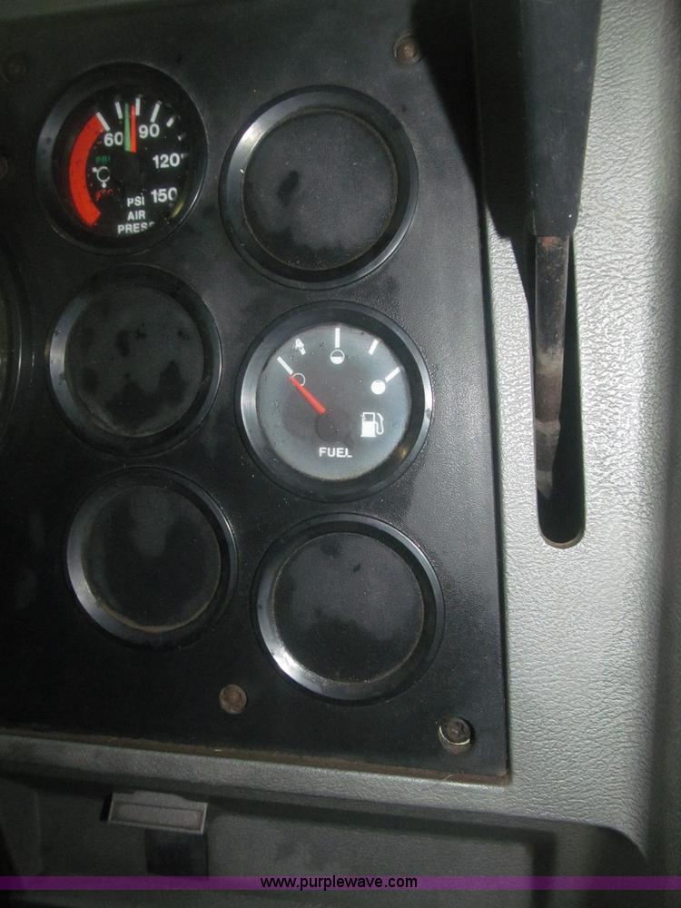 image for item F7207 1992 Mack CH613 silage truck