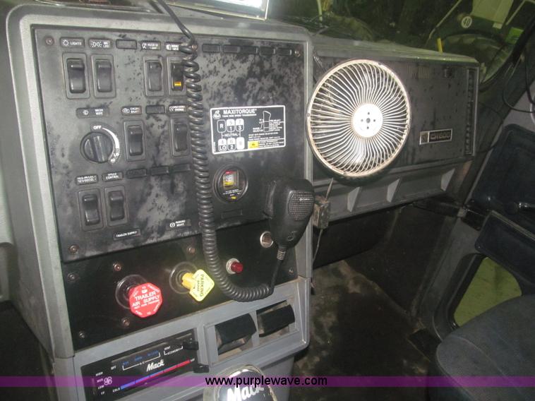 image for item F7207 1992 Mack CH613 silage truck