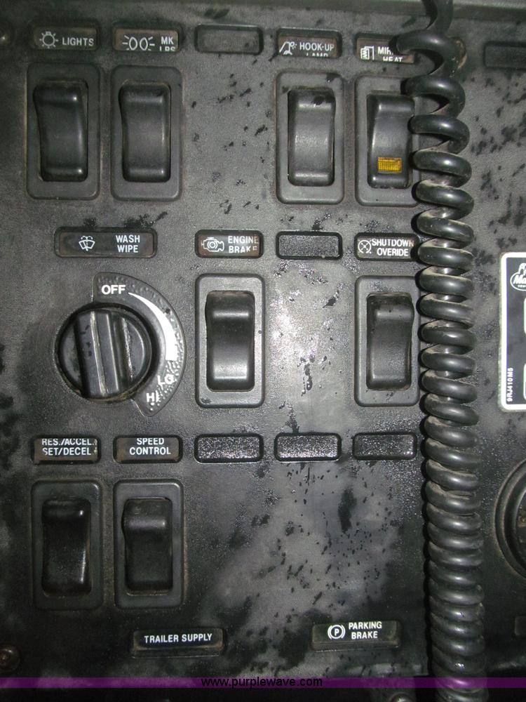 image for item F7207 1992 Mack CH613 silage truck