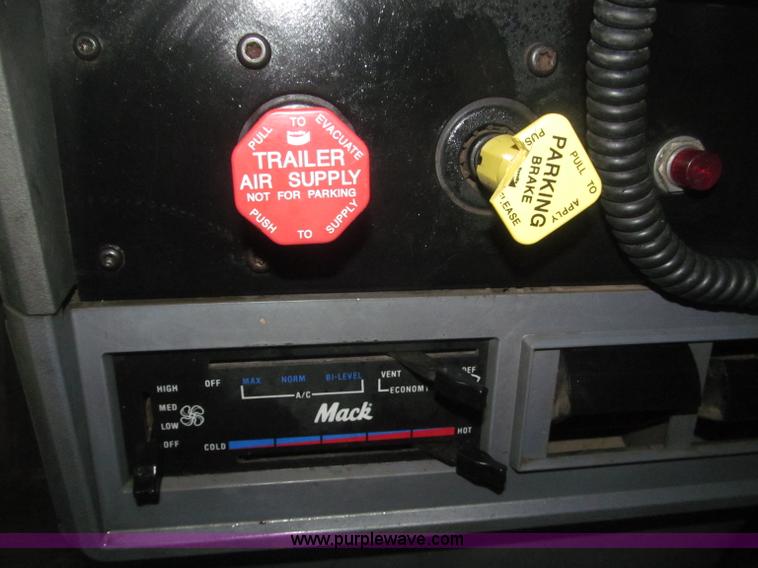 image for item F7207 1992 Mack CH613 silage truck