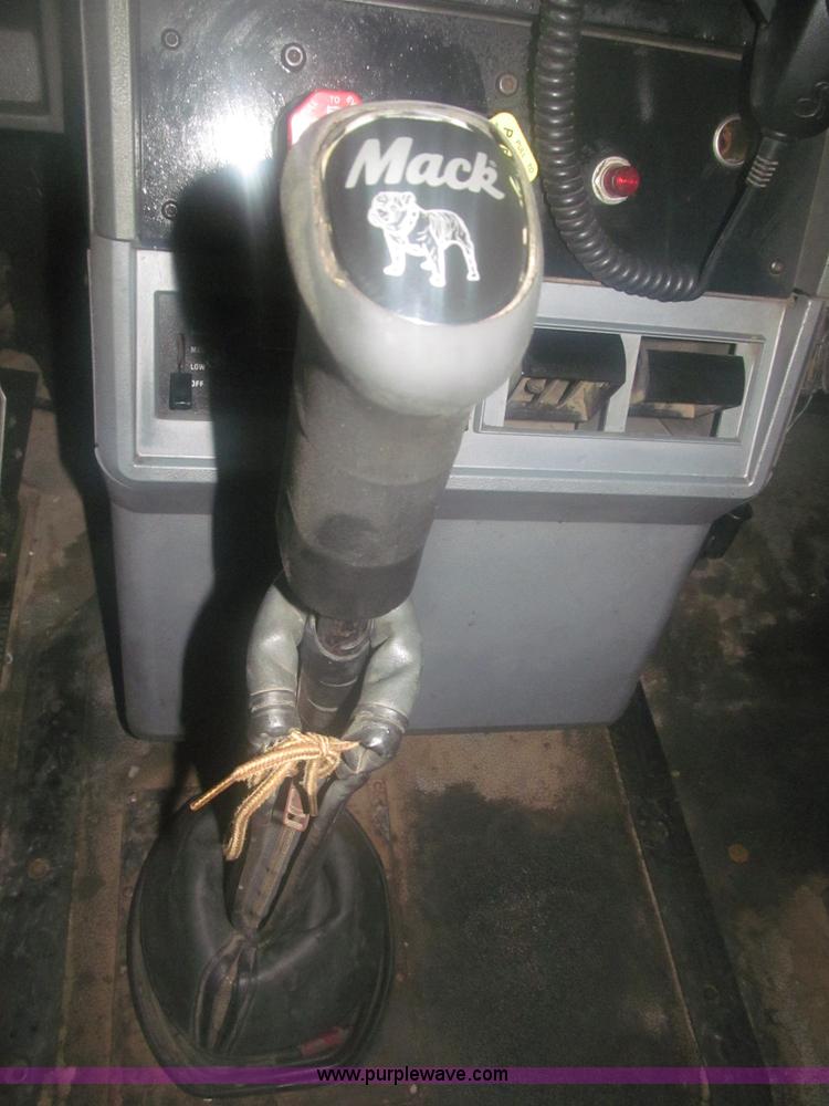 image for item F7207 1992 Mack CH613 silage truck