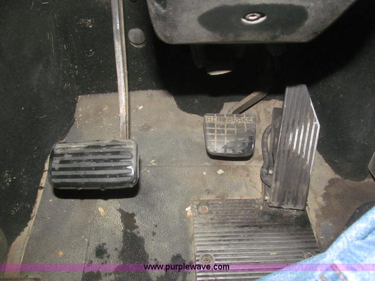 image for item F7207 1992 Mack CH613 silage truck