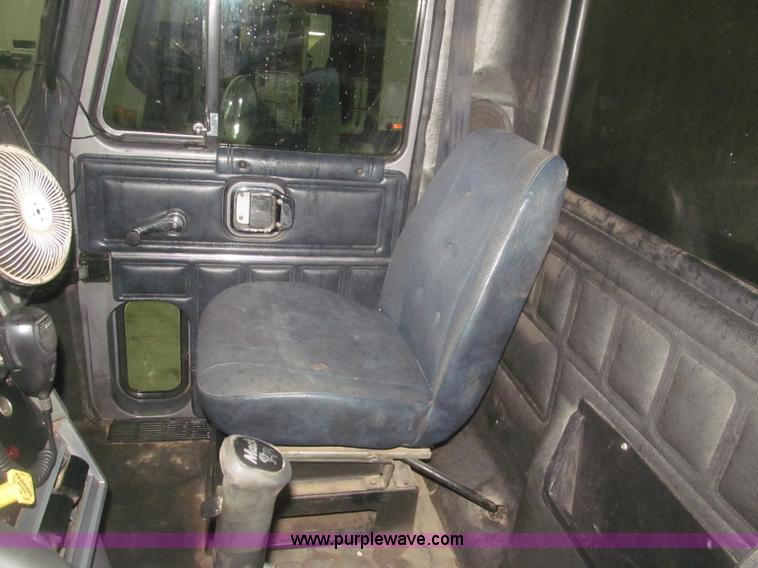 image for item F7207 1992 Mack CH613 silage truck