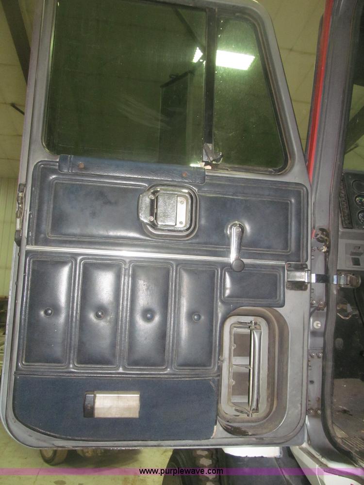 image for item F7207 1992 Mack CH613 silage truck