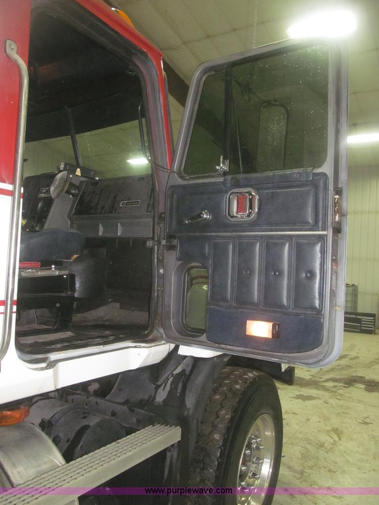 image for item F7207 1992 Mack CH613 silage truck