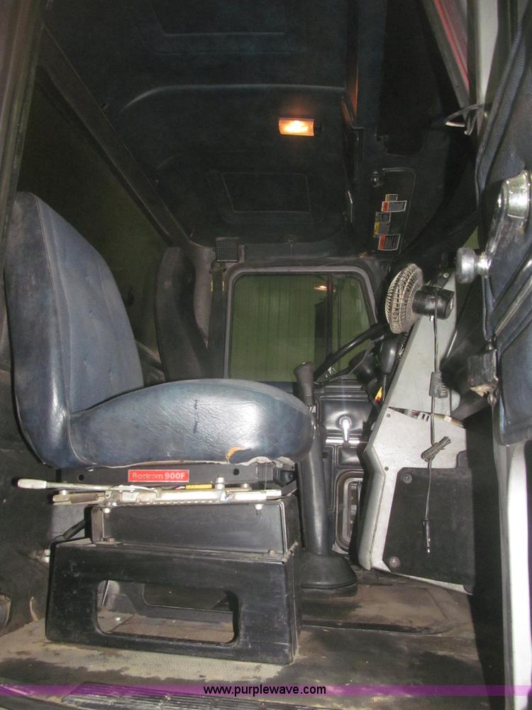 image for item F7207 1992 Mack CH613 silage truck