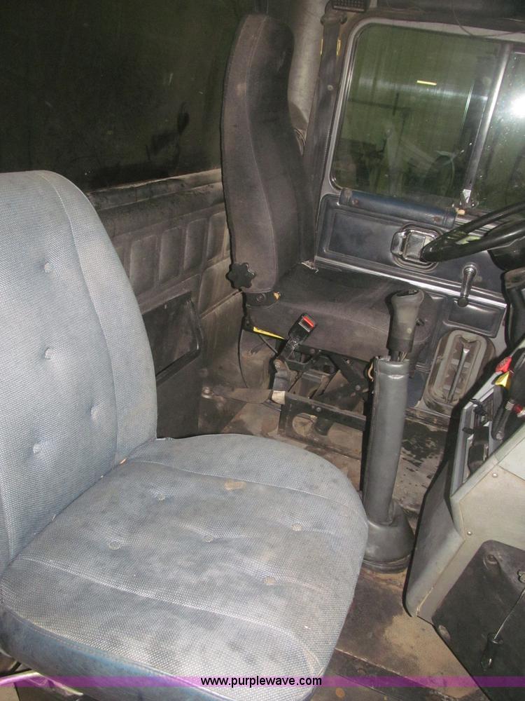 image for item F7207 1992 Mack CH613 silage truck