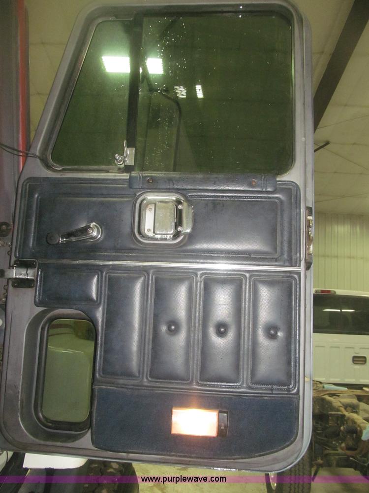 image for item F7207 1992 Mack CH613 silage truck