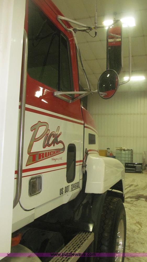 image for item F7207 1992 Mack CH613 silage truck