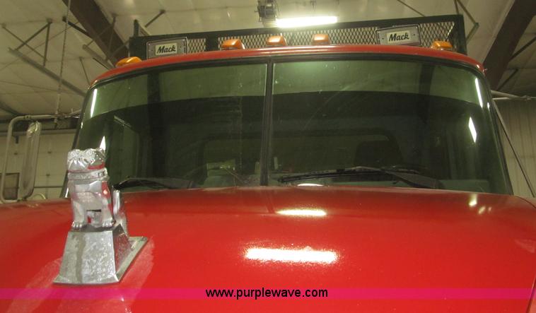 image for item F7207 1992 Mack CH613 silage truck