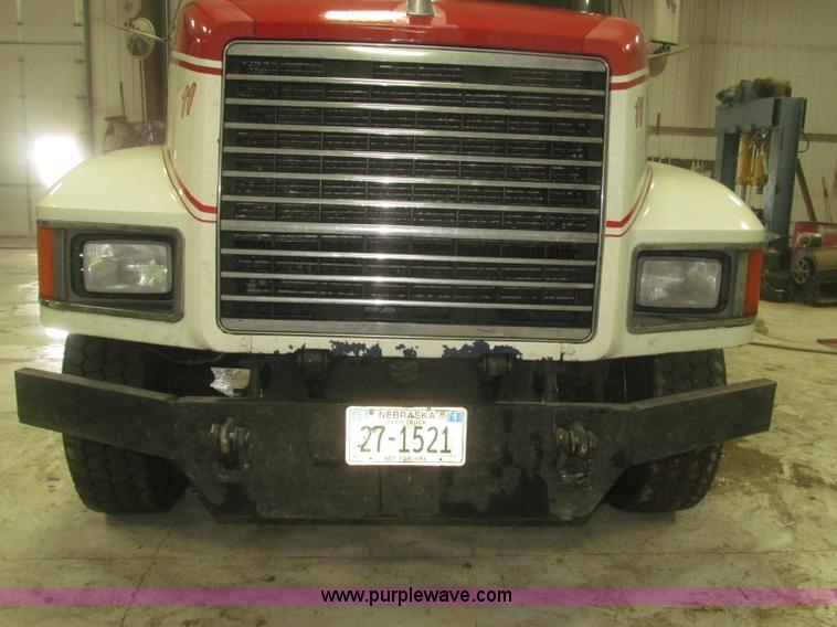 image for item F7207 1992 Mack CH613 silage truck