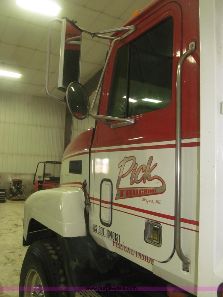 image for item F7207 1992 Mack CH613 silage truck