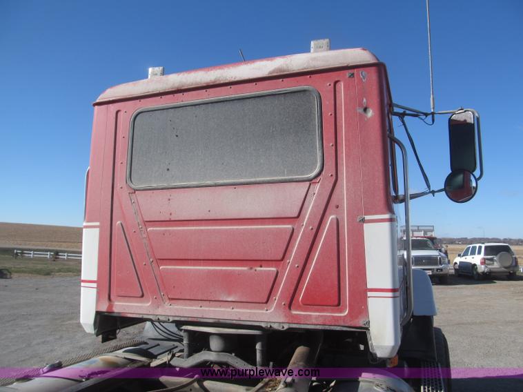 image for item F7207 1992 Mack CH613 silage truck