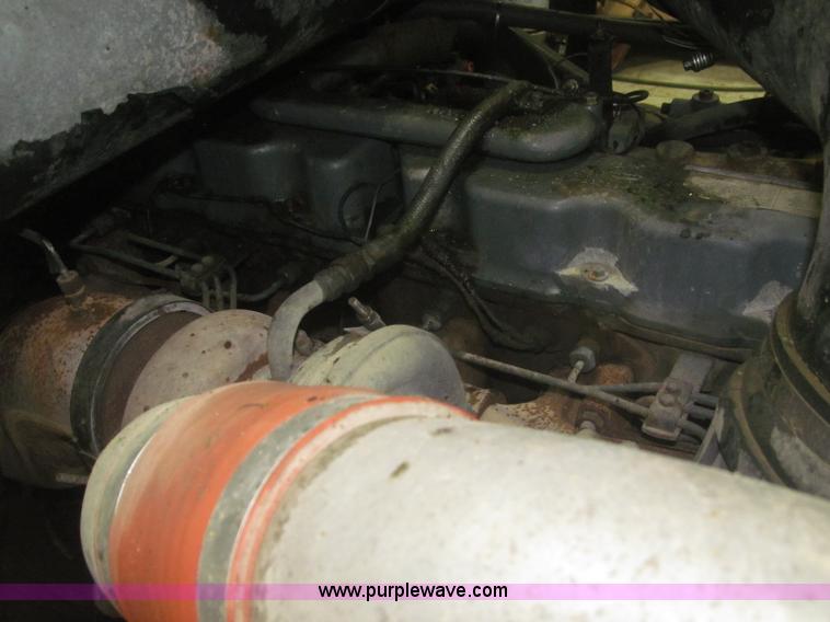 image for item F7207 1992 Mack CH613 silage truck