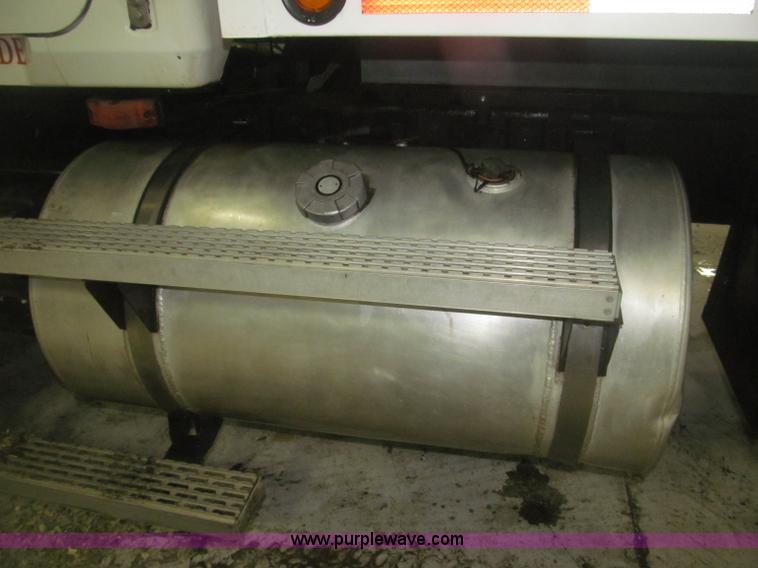 image for item F7207 1992 Mack CH613 silage truck