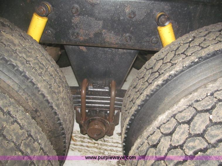 image for item F7207 1992 Mack CH613 silage truck