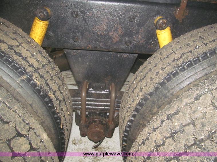 image for item F7207 1992 Mack CH613 silage truck