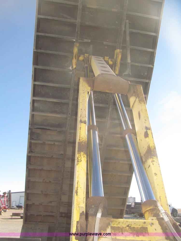 image for item F7207 1992 Mack CH613 silage truck