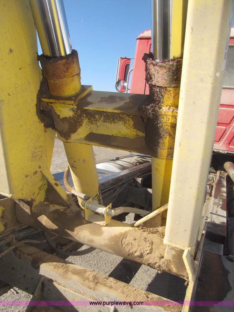 image for item F7207 1992 Mack CH613 silage truck