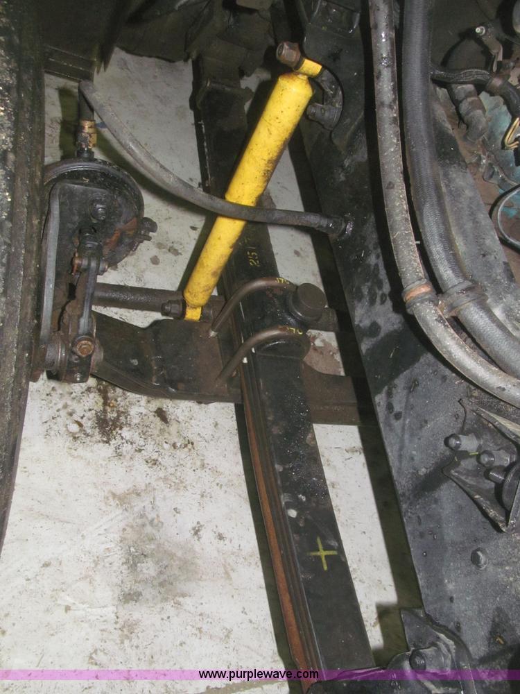 image for item F7207 1992 Mack CH613 silage truck