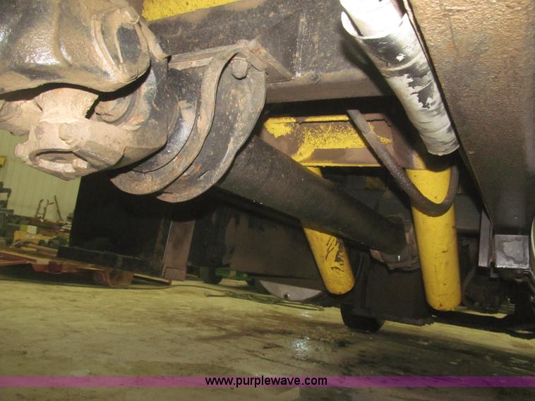 image for item F7207 1992 Mack CH613 silage truck