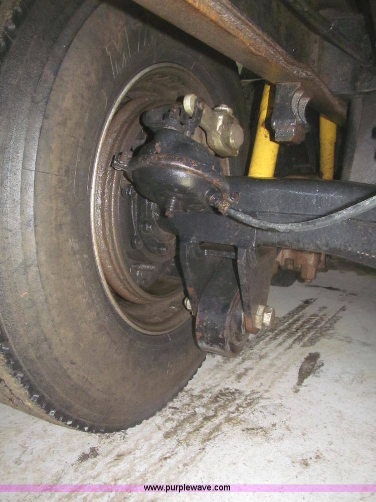 image for item F7207 1992 Mack CH613 silage truck