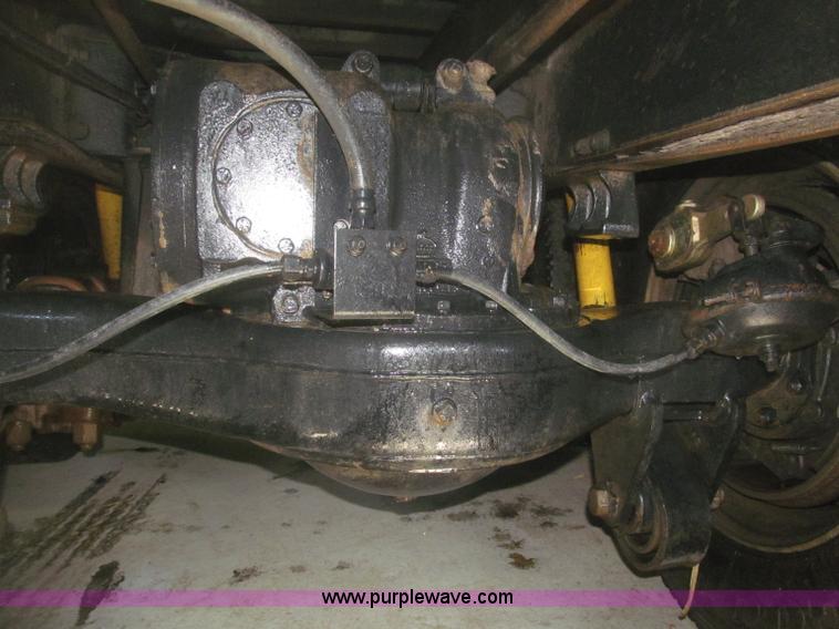 image for item F7207 1992 Mack CH613 silage truck