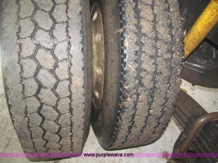 image for item F7207 1992 Mack CH613 silage truck