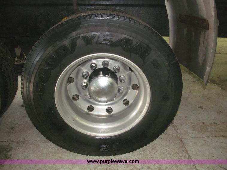 image for item F7207 1992 Mack CH613 silage truck