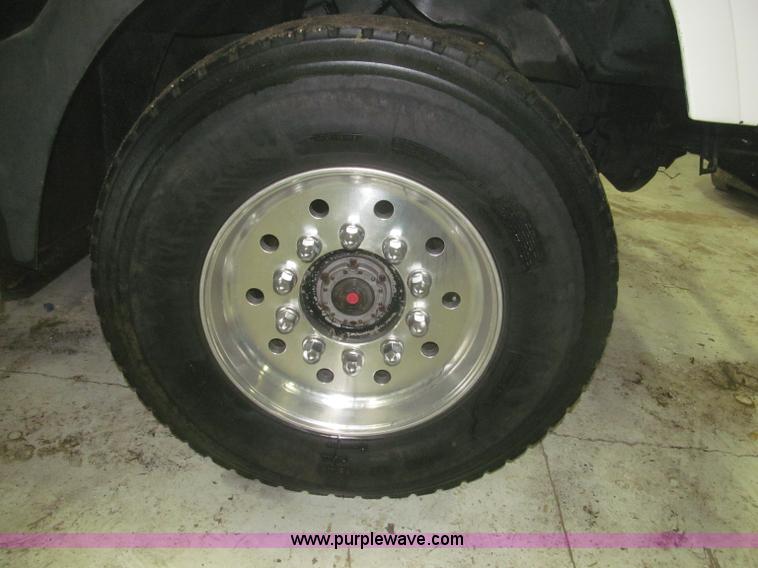 image for item F7207 1992 Mack CH613 silage truck