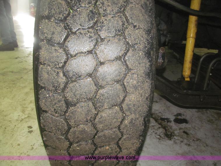 image for item F7207 1992 Mack CH613 silage truck