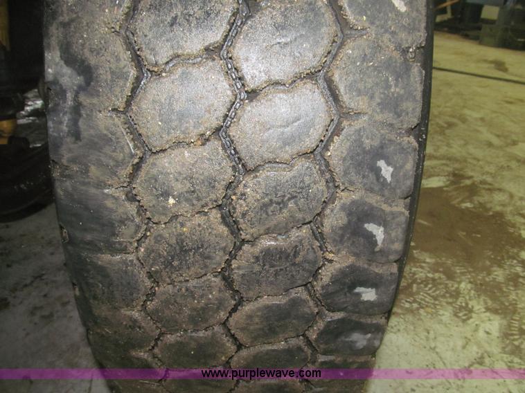 image for item F7207 1992 Mack CH613 silage truck