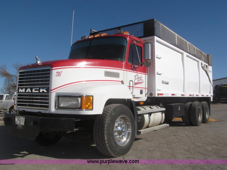 image for item F7208 1993 Mack CH613 silage truck