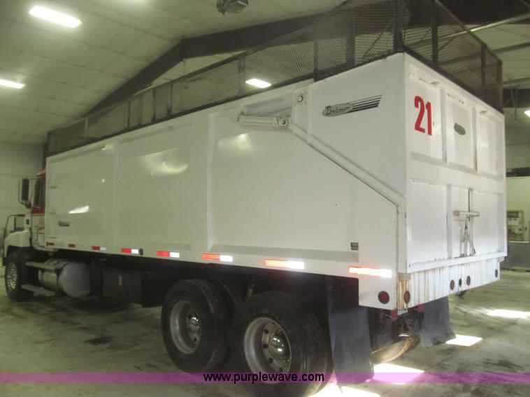 image for item F7208 1993 Mack CH613 silage truck