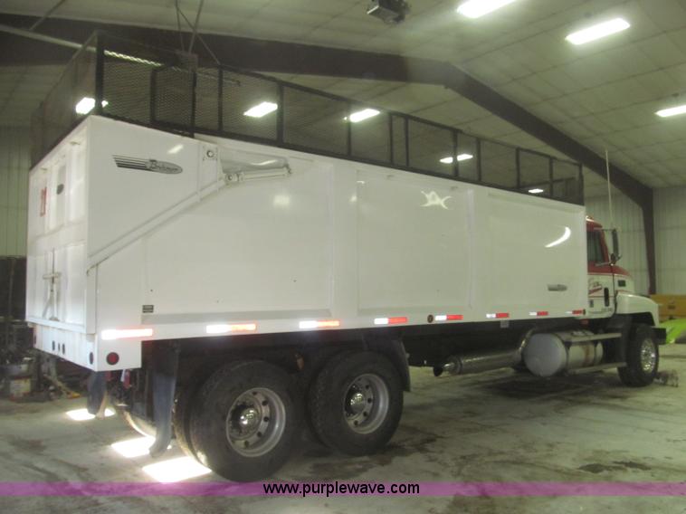 image for item F7208 1993 Mack CH613 silage truck