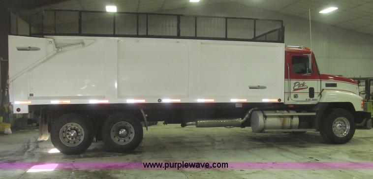 image for item F7208 1993 Mack CH613 silage truck