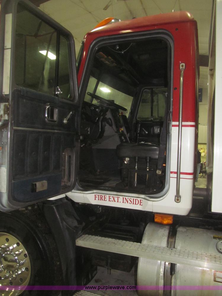 image for item F7208 1993 Mack CH613 silage truck