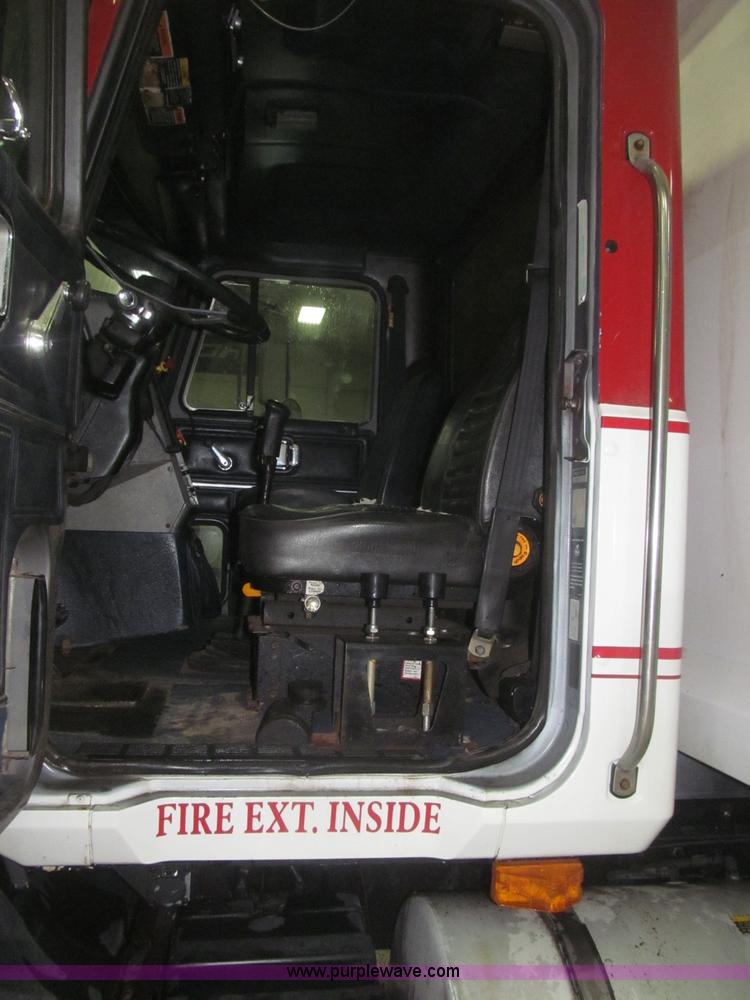 image for item F7208 1993 Mack CH613 silage truck