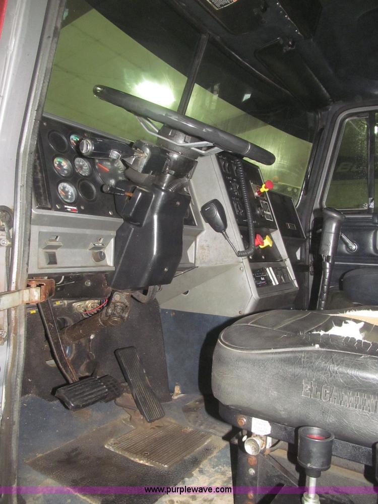 image for item F7208 1993 Mack CH613 silage truck