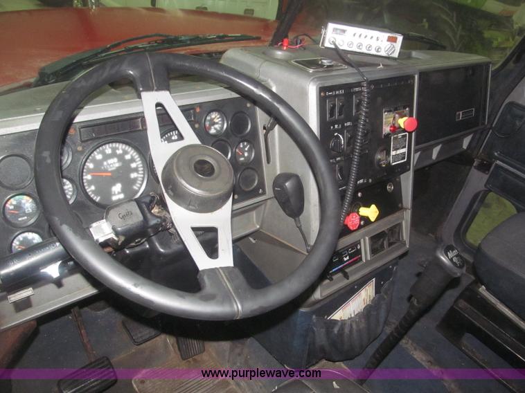 image for item F7208 1993 Mack CH613 silage truck